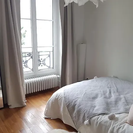 Apartment Nice In The Batignolles Paris